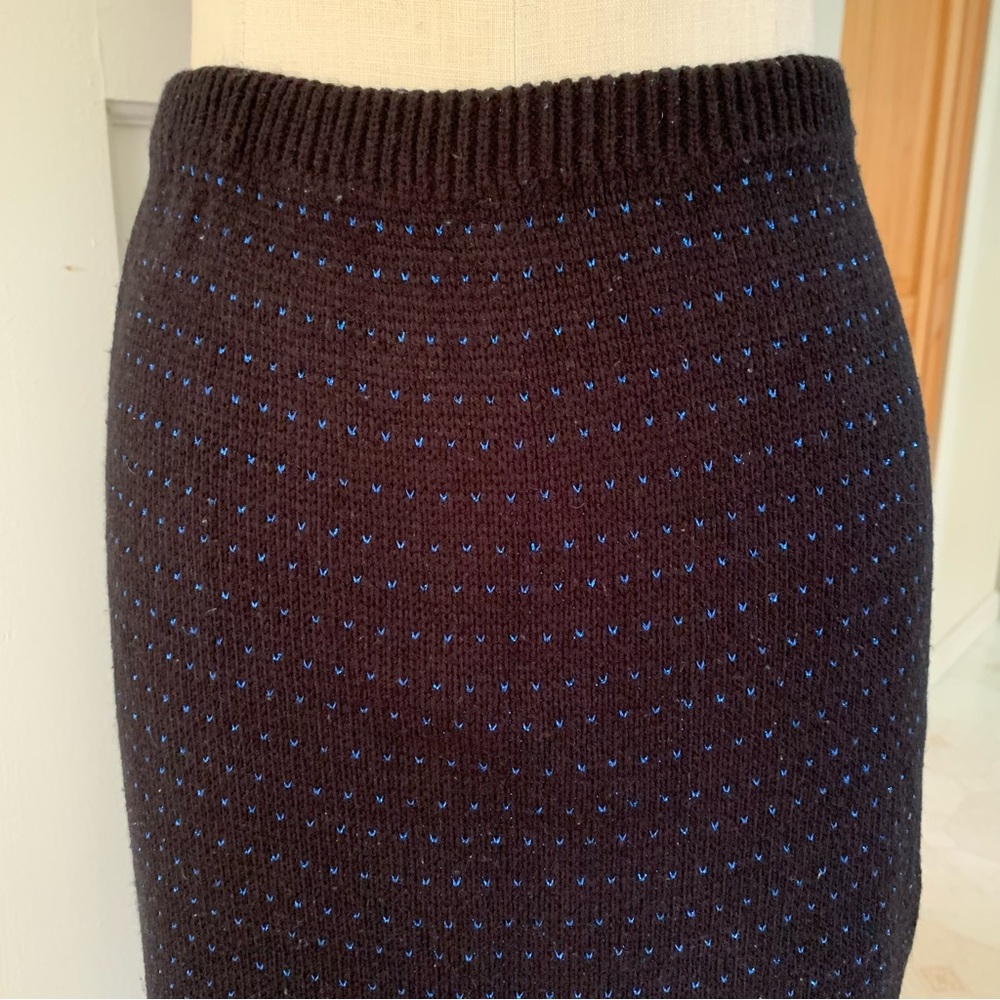 VTG midi length black knit skirt. Circa 1980s. Size L.